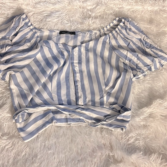 Suzy Shier Blue and White stripes button down crop top - Picture 1 of 3